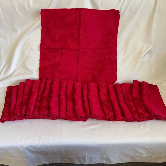 20 Red Damask Christmas Cloth Napkins Elegant Floral Pattern Reusable 17" Square - Picture 2 of 2